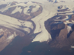 飛行機上から見た氷河の写真